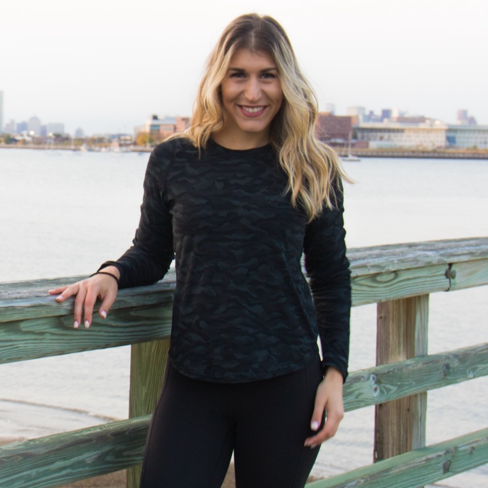Lululemon Rise and Run Long Sleeve size 4 black and gray